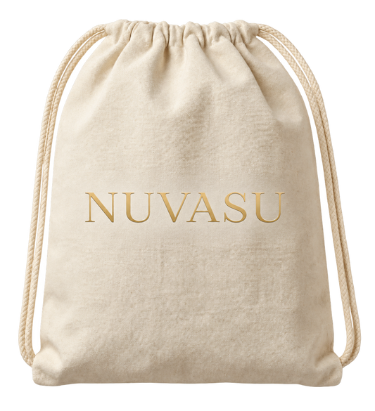 GEHVIA Reisetasche – cremefarbener Beutel mit goldenem NUVASU-Logo